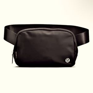 Lululemon everywhere belt bag cross body black